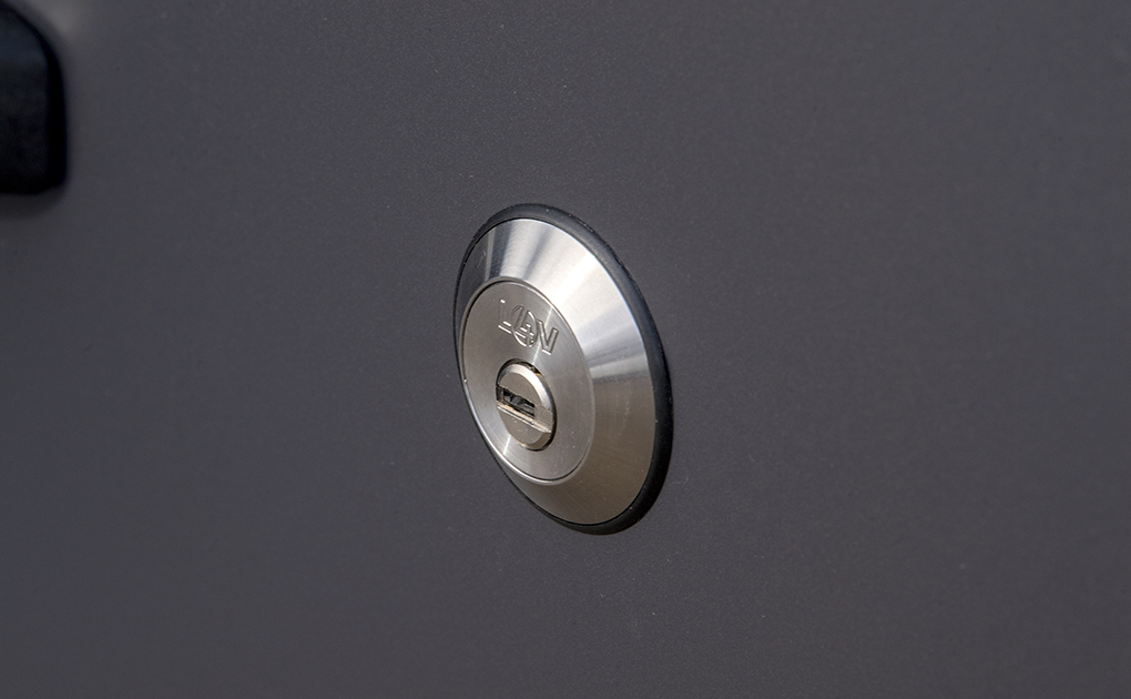 L4V Slamlock close up